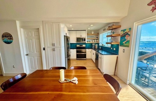 Hauula House | Seabreeze:110' Oceanfront, Majestic Mountain Views, AC, Outdoor Shower, 30 Days