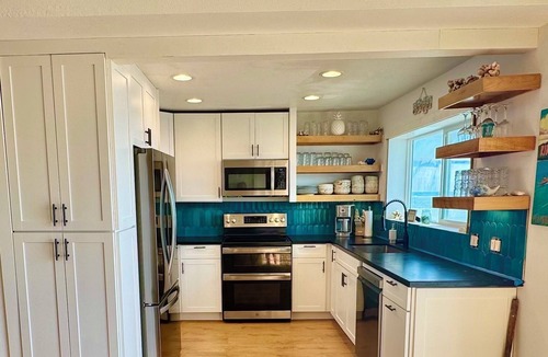 Hauula House | Seabreeze:110' Oceanfront, Majestic Mountain Views, AC, Outdoor Shower, 30 Days