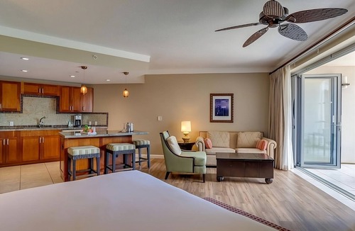 Honokowai Hotel | Seaside Luxury: Premier units w/Breathtaking Views and Kitchen. Onsite Pool!
