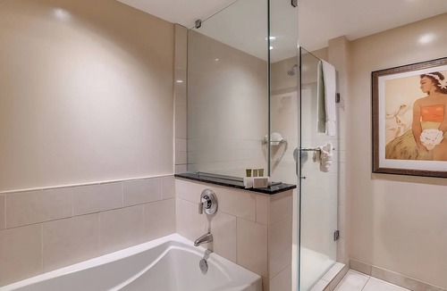 Honokowai Hotel | Seaside Luxury: Premier units w/Breathtaking Views and Kitchen. Onsite Pool!