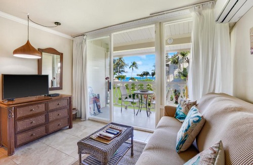 Wailua Apartment | Seaview at the Islander on the Beach Oceanview Studio 201