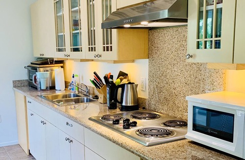 Waimanalo Beach Cottage | Secluded air-conditioned cottage a half block to Waimanalo Beach, 30-day min