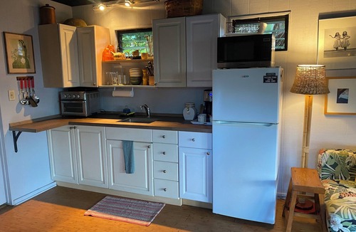 Waimanalo Beach House | Serene 2-bedroom bungalow in Waimanalo