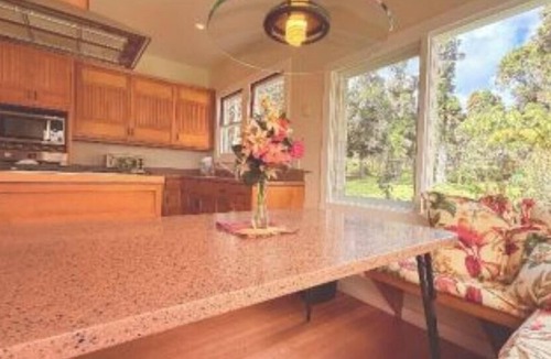 Volcano House | Serene country home in charming Volcano Village near the Volcano National Park.