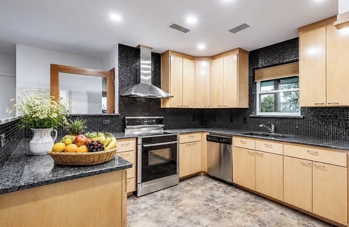 Westminster House | Spacious 18‑Acre Lakefront Farm House Peaceful Sunset Country Escape