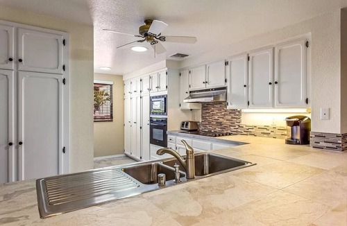 Kahaluu-Keauhou Condo | Spacious Executive Retreat in Paradise + 3 mins from Turtle Beach!