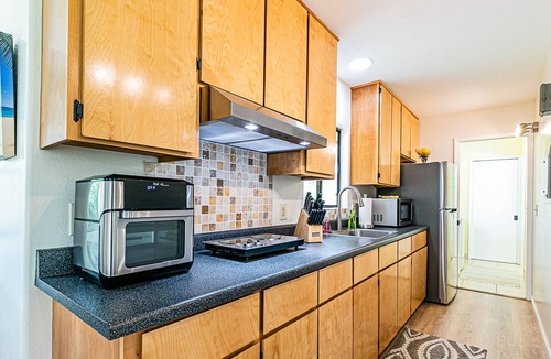 Fern Acres House | Spacious one-bedroom Hawaiiana. Visit Volcano!