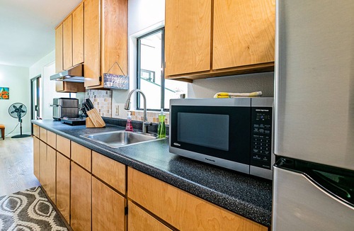 Fern Acres House | Spacious one-bedroom Hawaiiana. Visit Volcano!