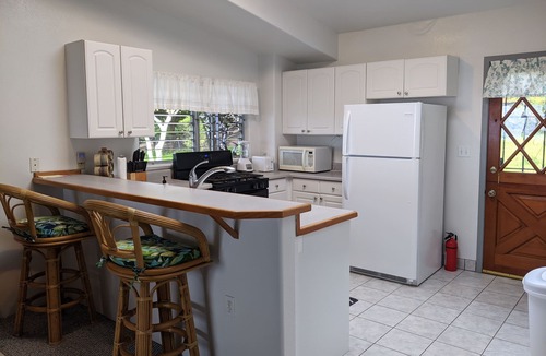 Kalaoa Cottage | Spacious Ranch Cottage with private hot tub and VIEW!
