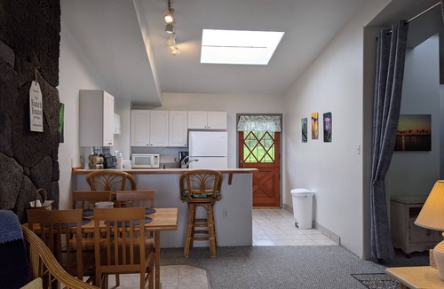 Kalaoa Cottage | Spacious Ranch Cottage with private hot tub and VIEW!