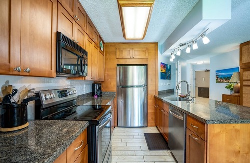 Kihei Condo | SPECIAL AUG 15% OFF 7nt stay Remodeled Kihei Oceanfront Property, AC, BBQ & Pool