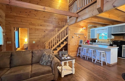 Pine Mountain Cabin | Spend Labor Day at Rustic Star- Fiber Wifi! - Close To Callaway Gardens