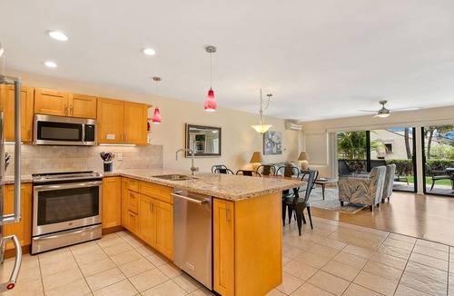 Kihei Condo | Squeaky clean! Oceanview, no stairs and a Murphy Bed