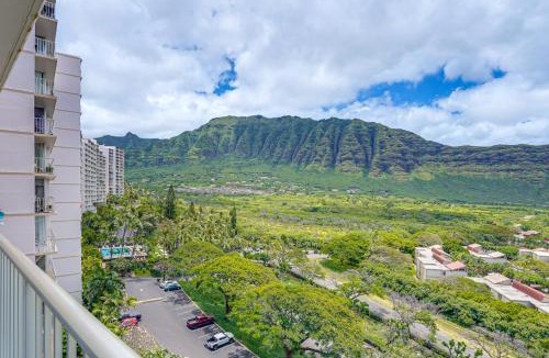 Makaha House | Stay on Waianae Coast! Ocean-View Condo w/Pools