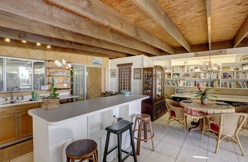 Makaha Cottage | Steps From the Sand Charming Beach Front Cottage Located on Makaha Surfing Beach