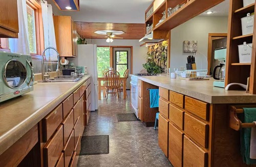 Pomona House | STONEY HOLLER, 4-BEDROOM HOUSE FOR VACATIONS, SMALL EVENTS, HUNTING, AND GETAWAY