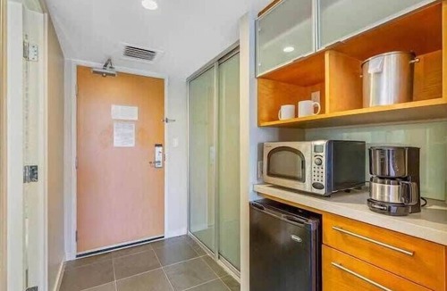 Ala Moana Condo | Studio with Balcony 1316