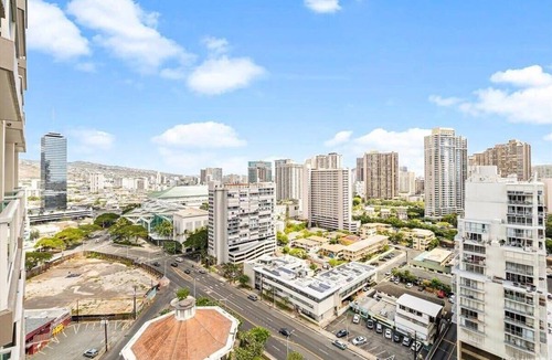 Ala Moana Condo | Studio with Balcony 1316