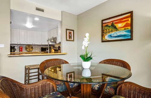 Kahaluu-Keauhou Condo | Summer Deal Kona 2BR Condo Across from Magic Sands Beach with Lanai