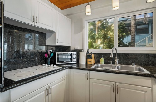 Anahola House | Summer Deal Oceanfront Kauai 2BR Home with Direct Beach Access