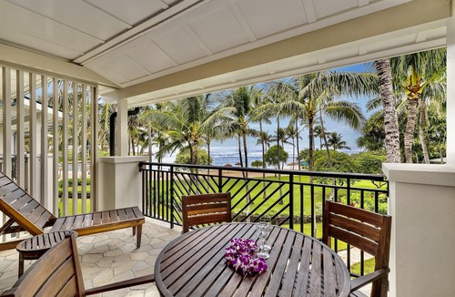 Kahuku Apartment | SUMMER REDUCED! Villa 305, King bed, Penthouse Ocean View Turtle Bay