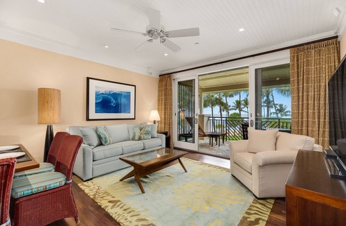 Kahuku Apartment | SUMMER REDUCED! Villa 305, King bed, Penthouse Ocean View Turtle Bay