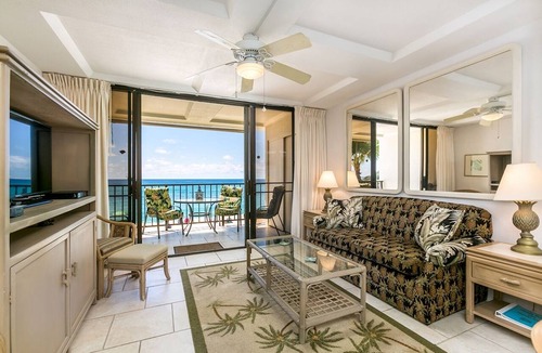 Makaha Condo | SUPER LOW RATE! 30 Nt Min. Stay! BEACHFRONT CONDO!FREE PKG,WiFi-POOL,HOT TUB,BBQ