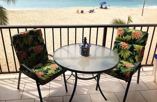 Makaha Condo | SUPER LOW RATE! 30 Nt Min. Stay! BEACHFRONT CONDO!FREE PKG,WiFi-POOL,HOT TUB,BBQ
