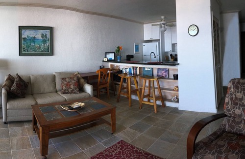 Kailua-Kona Condo | Surfers & Sunsets-Kona Reef Ocean Front Unit - IronMan dates now available