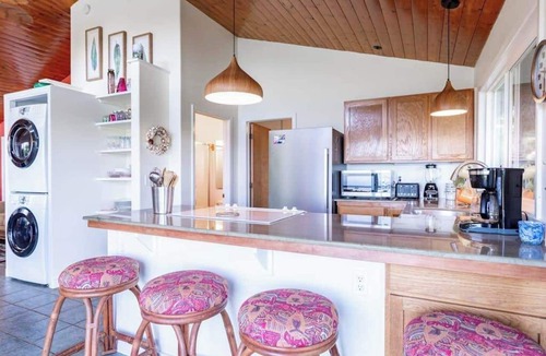 Kukuihaele House | Take In Stunning Ocean Views from a Charming Home with Balcony