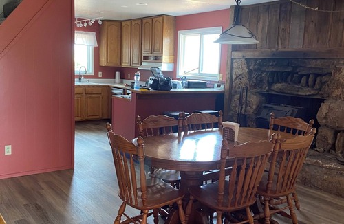 Centennial House | The 360 Charming 3-bedroom house with WiFi and AC in welcoming Centennial