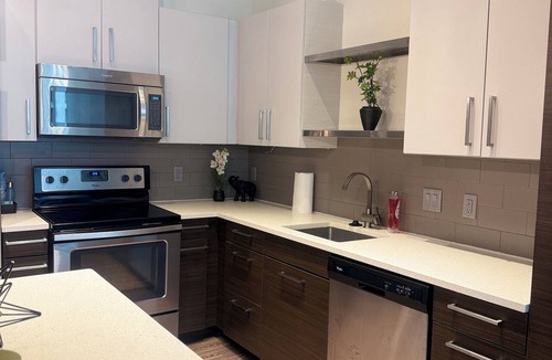 Peachtree Center Apartment | The Midnight Luxury Condo With Pool, Gym & Minutes to Downtown ATL