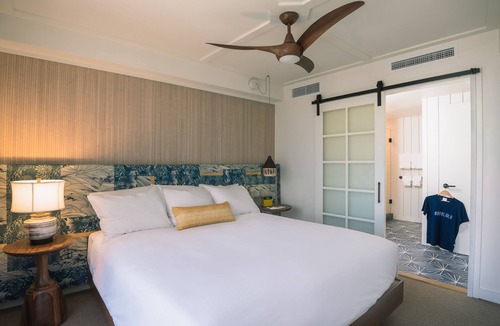Waikiki Hotel | The Surfjack Hotel & Swim Club