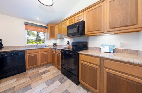 Princeville Hotel | Three 1BR Condos w/BBQ Grills + Fire Pits + Pool/Jacuzzi | Free Parking