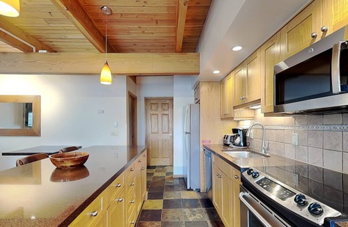 Snowmass Village Condo | 🌲Timberline B2A Deluxe 3-Bedroom ~Hot Tub~Pool~WiFi~Ski-in/out~Local Shuttle🌲