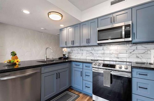 Kailua-Kona Condo | 🏖️Top Floor Kona Condo | Elevator + W/D + Ocean View