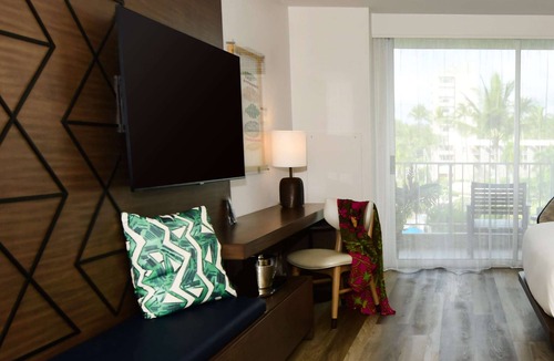 Lihue Hotel | Tranquil Oasis on Kaua'i's Shores! 4 Ocean View Rooms! Pool, Airport Shuttle!