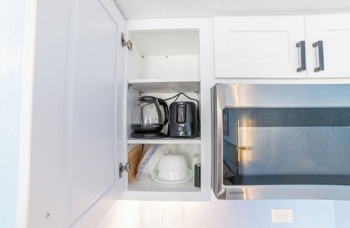 Waikiki Apartment | Trendy Studio in the Heart of Honolulu - 21F
