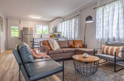 Hilo Cottage | Tropical Oasis, Walk to Hilo`s Best Spots