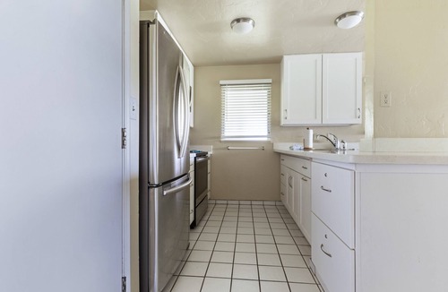 Wailua Hotel | Tropical Retreat w/Outdoor Pool, Free Parking, Steps from Papaloa Beach!