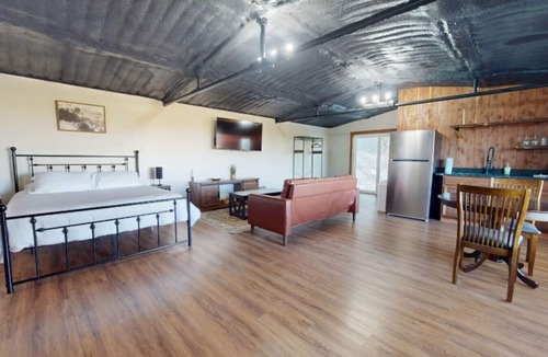 Davis Cabin | Turner Escape Cabins #1