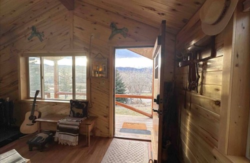 Saddlestring Cabin | Two cabins; main house and guest cabin in foothills of the Bighorns