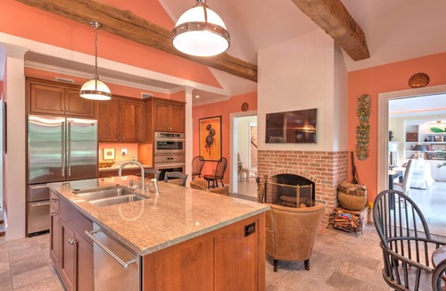 Village of Southampton House | Two Master Suites, Eat-In Kitchen with Breakfast Area, Den with Fireplace,.