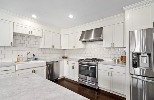 Manoa House | Updated Manoa Home with Spool - Walk to UH