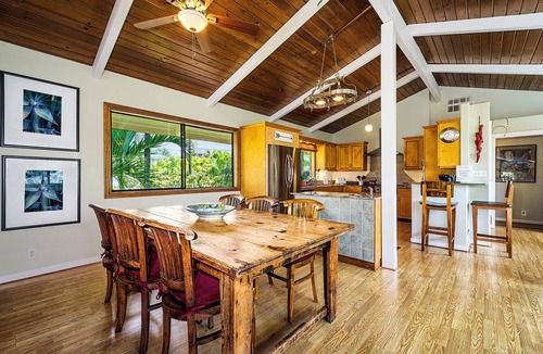 Kahaluu Bay House | Upgraded Spacious 5-bedroom with AC, Private Pool/Spa next to Magic Sand beach