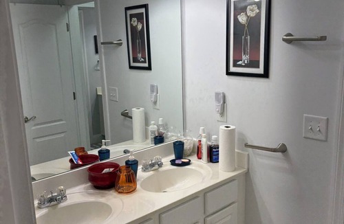 Braselton House | UPSTAIRS bedroom, no bathroom sharing! Enjoy more than just your room, see pics!