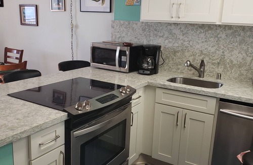 Makaha Condo | Vacation In Paradise in Makaha Area with free parking