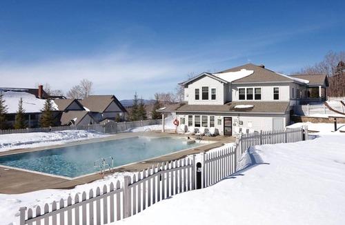 Fletcher House | Vermont Mountain Escape Near Skiing with Spacious 2BR Deluxe Retreat