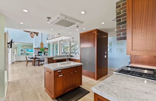 Waialua House | Waialua Beachfront Getaway: Oceanview, Walk to Bch! w/Pool/Game room