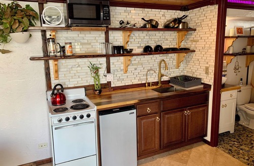 Waikiki Condo | Waikiki Magic; Full Kitchen Studio Condo with WiFi, AC, Mountain & Canal Views